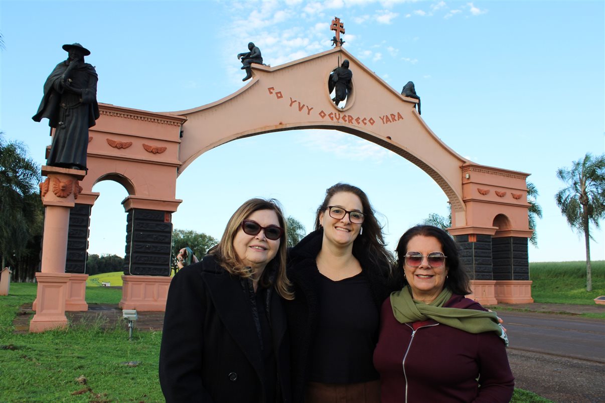 Lenora Schneider (Noratur), Tet&ecirc; Callegaro (Movida Viagens) e Mar&iacute;lia Romero (Romerotur)