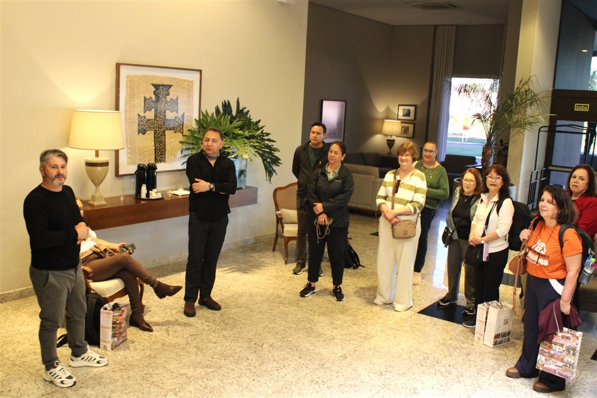 Agentes durante site inspection no Villas Hotel