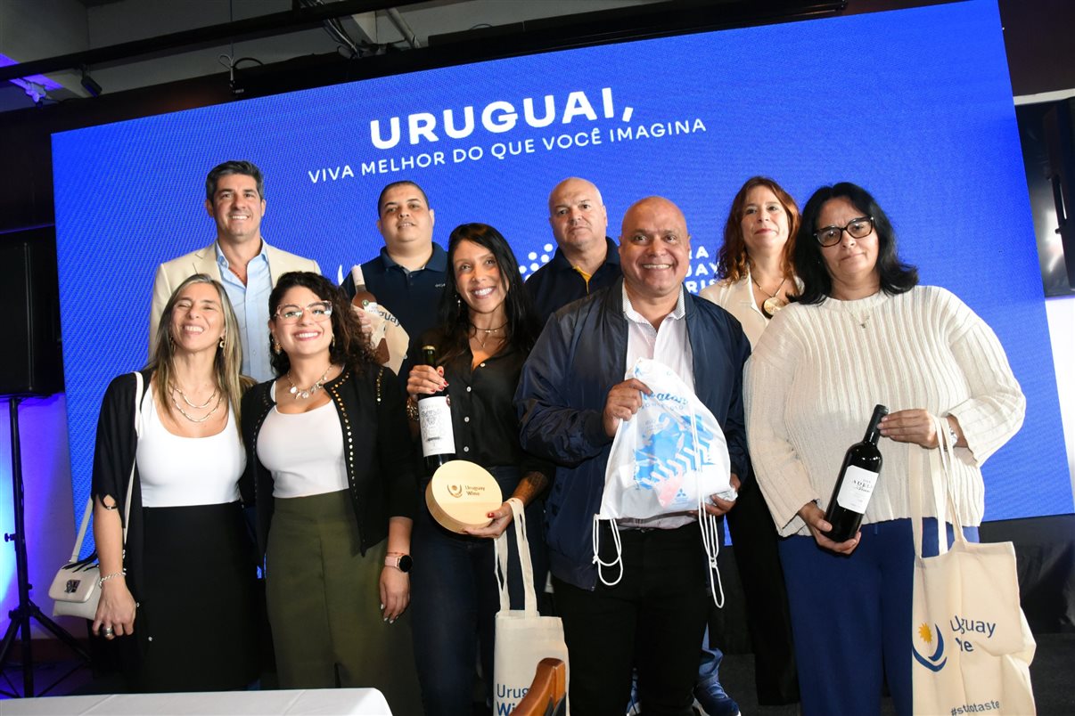 Mariana Planes, da Carmelo Resort, Nicolas Vidal, da Personal Operadora, Lúcia Amestoy, do Cynsa, Juan Lenguas, da Associação Turística do Departamento de Colonia, Ignácio Zubiaga, do Cipriani Resort, e Edwin Shaw, do Solanas Resort