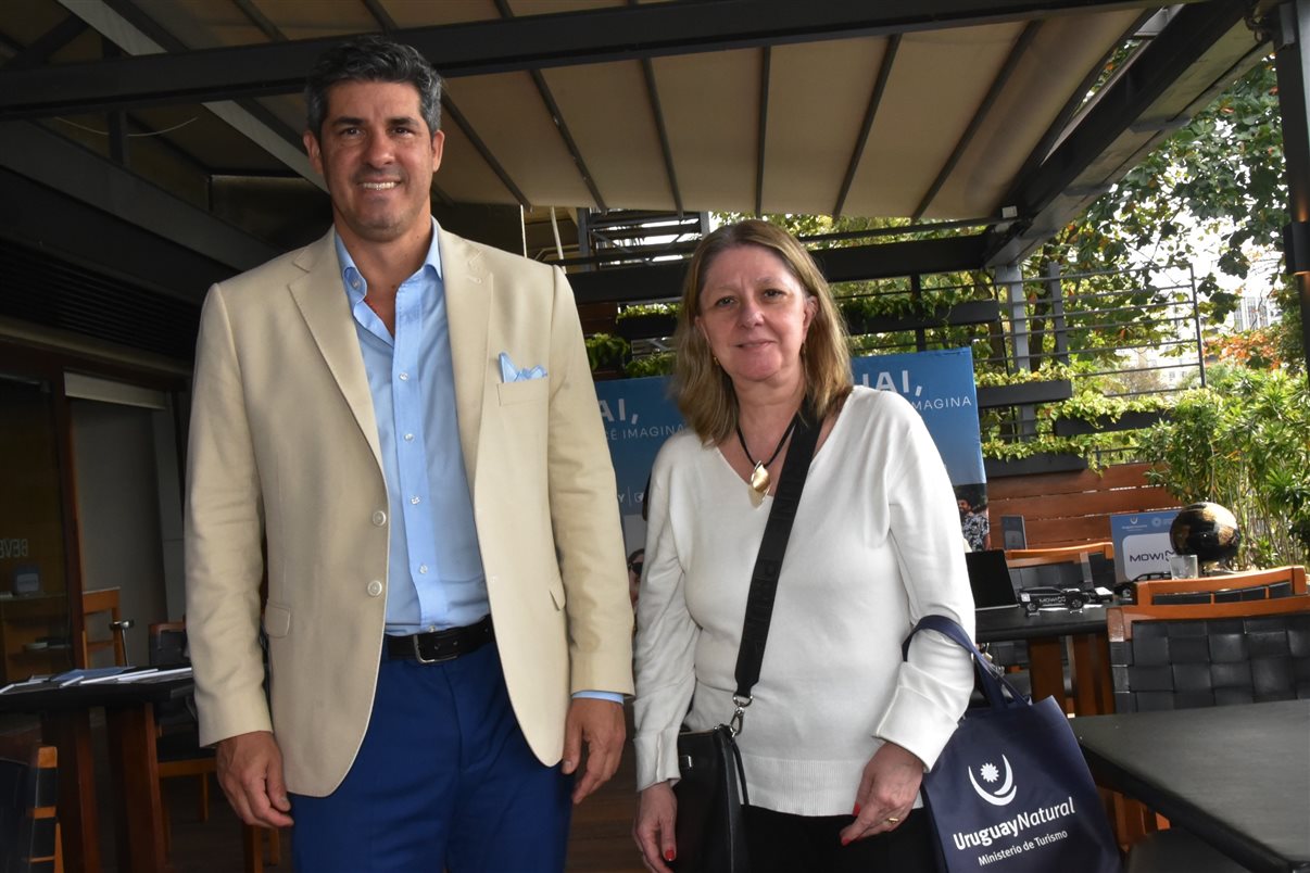 Mariana Planes, da Carmelo Resort, Nicolas Vidal, da Personal Operadora, Lúcia Amestoy, do Cynsa, Juan Lenguas, da Associação Turística do Departamento de Colonia, Ignácio Zubiaga, do Cipriani Resort, e Edwin Shaw, do Solanas Resort