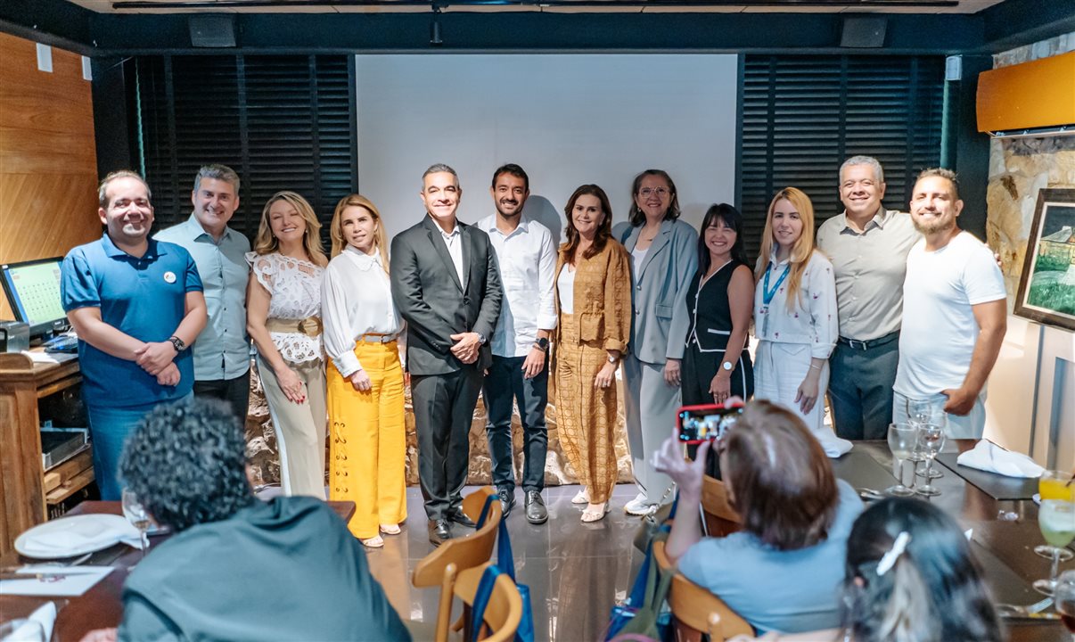 Breno Mesquita com parceiros em evento