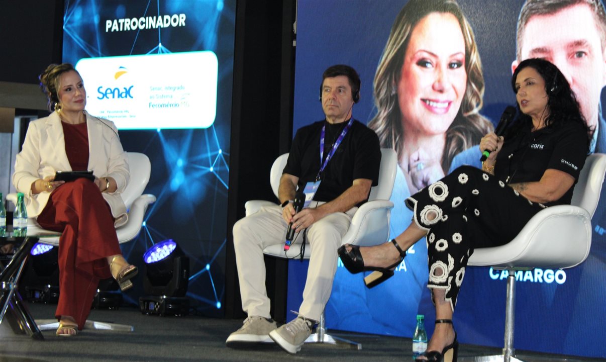 Liliana Gonzalez, da Linkka, com Alexandre Camargo, da Assist Card, e Claudia Brito, da Coris