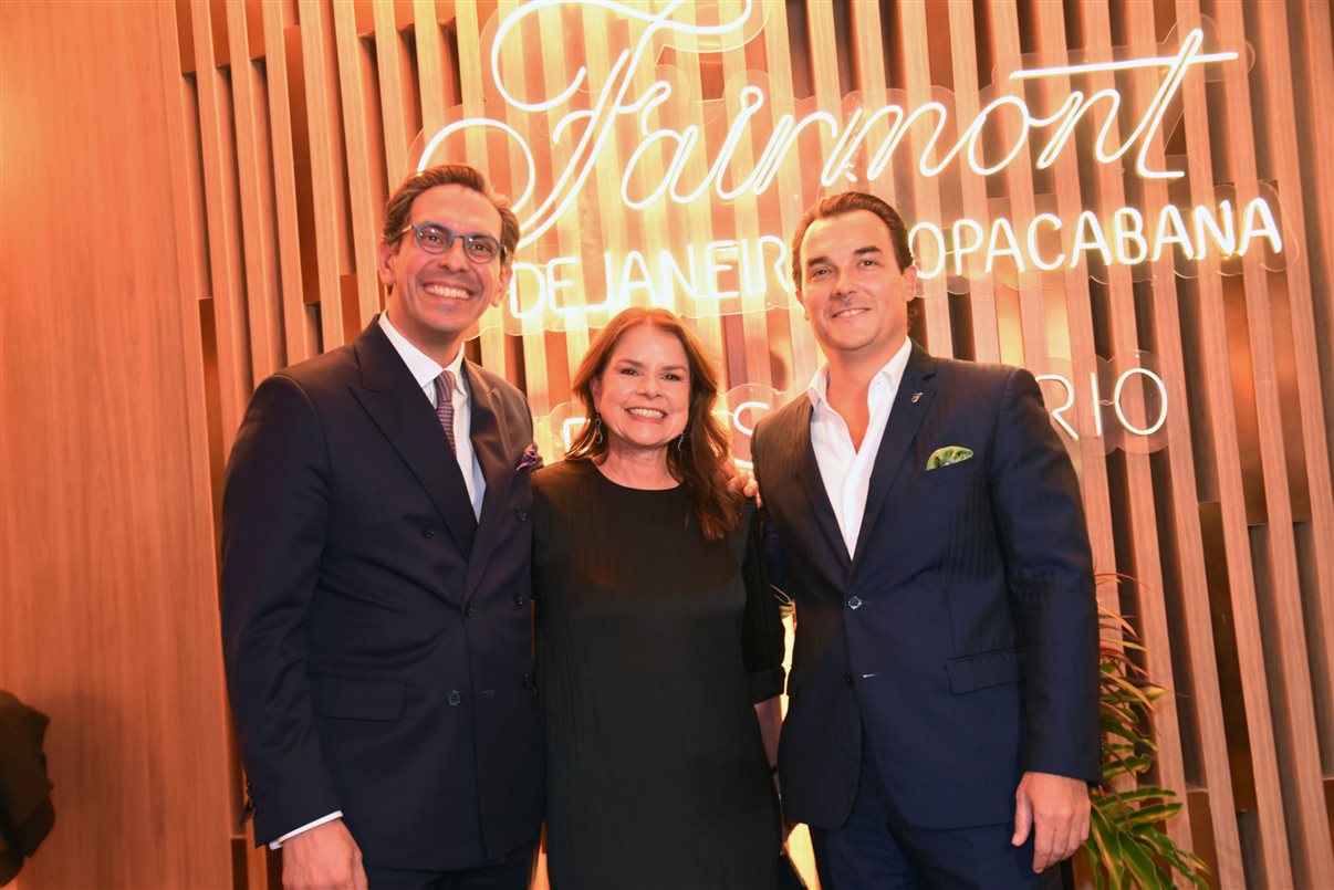 Netto Moreira, diretor-geral do Cluster de luxo da Accor, Patrícia Costa, diretora comercial do Fairmont Rio de Janeiro Copacabana, e Mathieu Seigle, gerente geral do Fairmont Rio