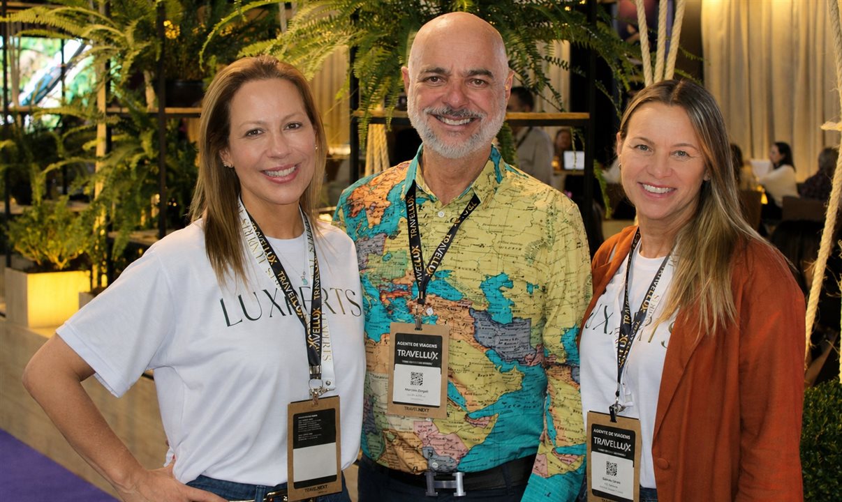 Marcelo Zingalli, do TravelLux, com Gabriela Carraro e Gabriele Small, da Luxperts