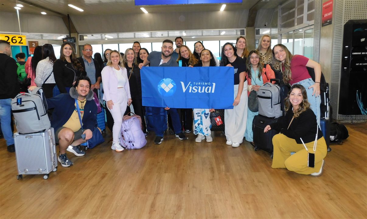 Parte do grupo dos agentes de viagens junto ao time da Visual Turismo durante embarque no aeroporto de Guarulhos (SP)