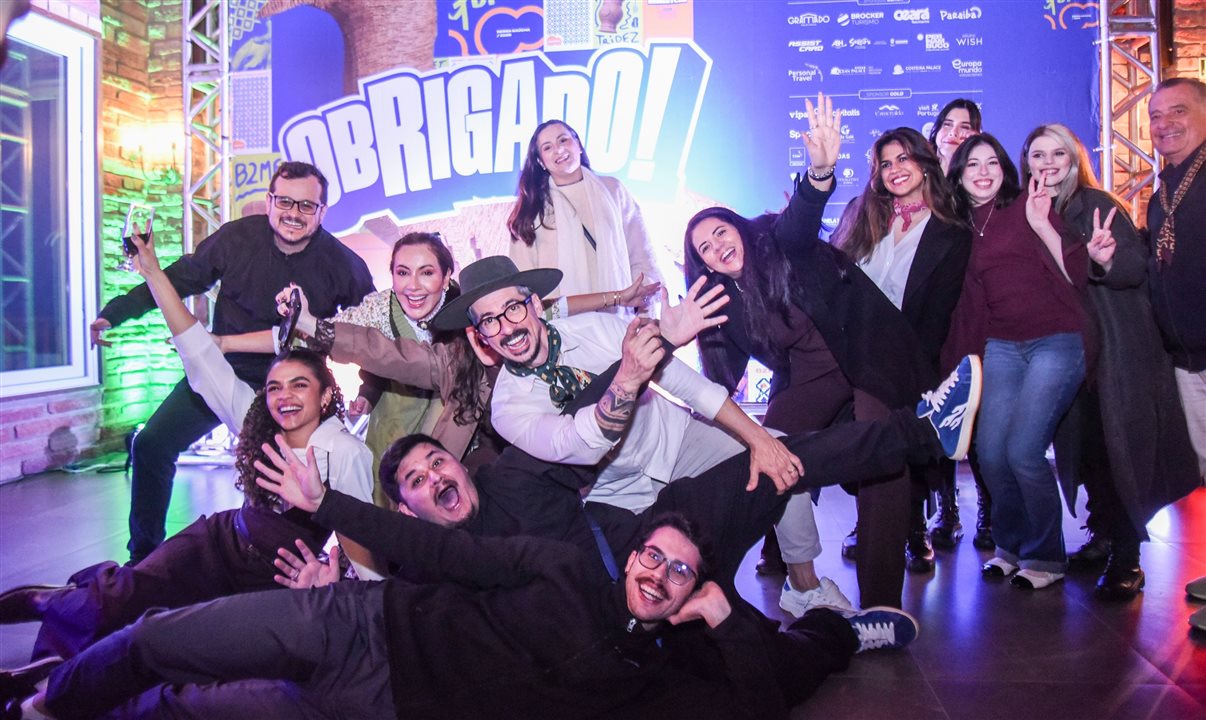 Parte do time da Frt Operadora comemora a realização do B2Meet