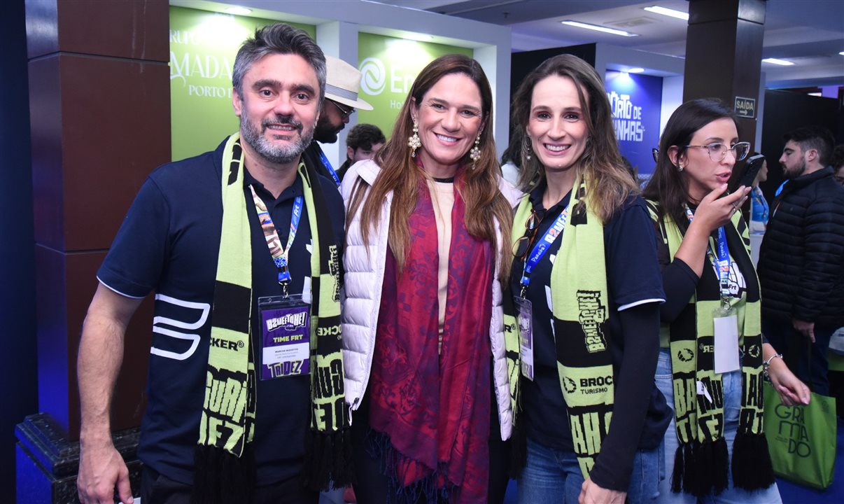 Daniela Mesquita, secretária de Turismo de Sergipe, entre Marcos Bizzotto e Alexandra Macagnan, da Frt Operadora