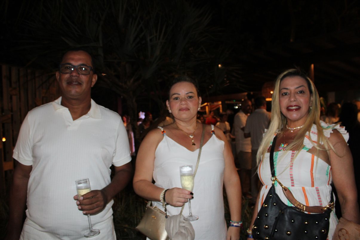 Cadu Guimarães, do Resort Arcobaleno, entre Carlos Siburu e Marcos Almeida, da Itaparica