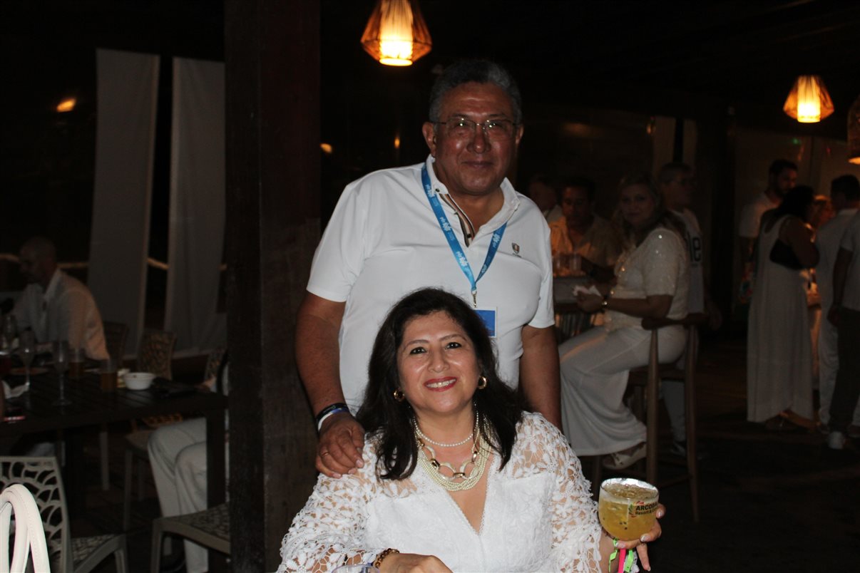 Cadu Guimarães, do Resort Arcobaleno, entre Carlos Siburu e Marcos Almeida, da Itaparica