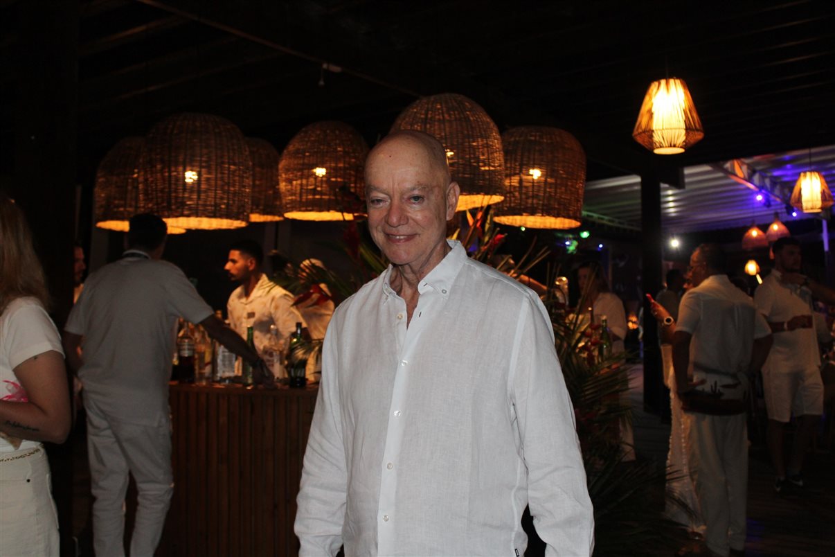 Cadu Guimarães, do Resort Arcobaleno, entre Carlos Siburu e Marcos Almeida, da Itaparica