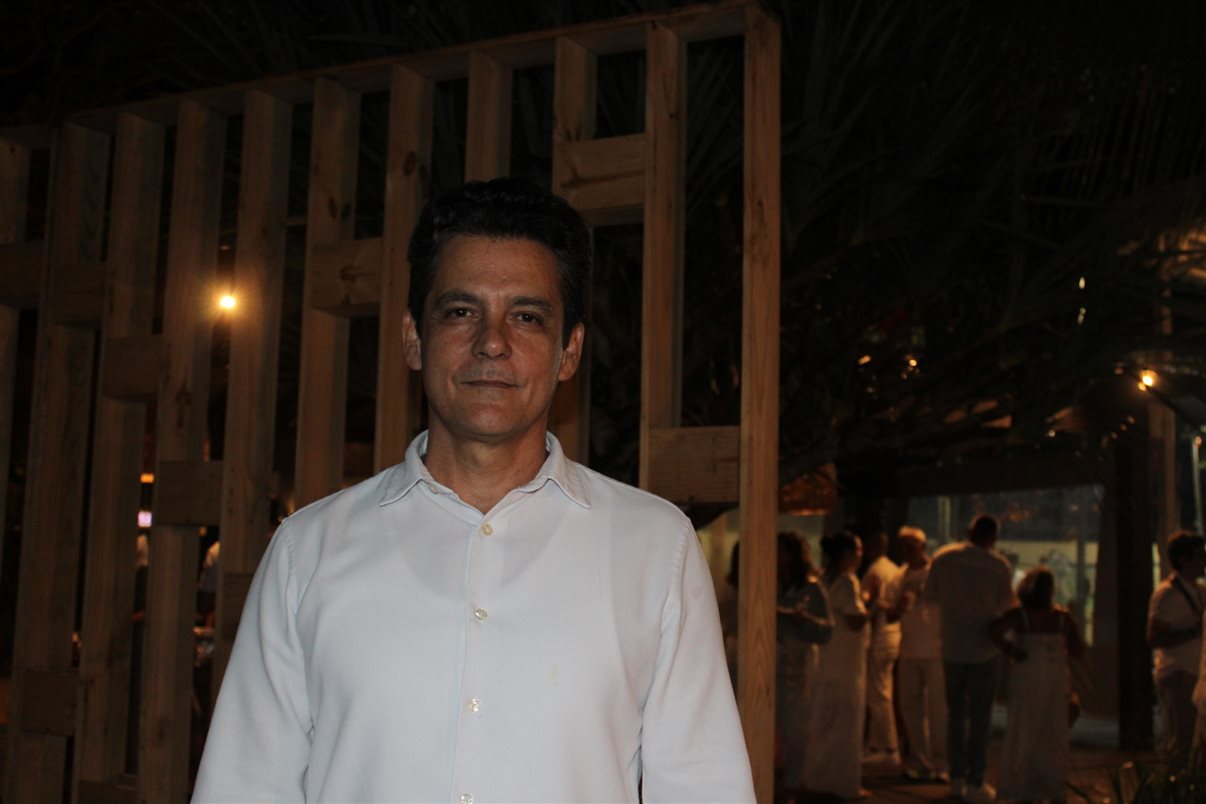 Cadu Guimarães, do Resort Arcobaleno, entre Carlos Siburu e Marcos Almeida, da Itaparica