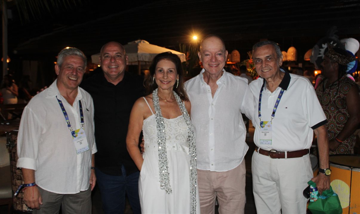Carlos Siburu, da Itaparica, Guto Jones, secretário de Turismo de Porto Seguro, Tércia Vasconcellos, Claudio Maia e Marcos Almeida, da Itaparica