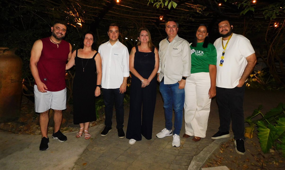 Eduardo Teixeira, Jomara Magatton, da Visual Turismo, Allan Sales, da PBTur, Ana Elisa Facchinato, da Visual Turismo, Ferdinando Lucena, da PBTur, Roberta Cristina, da Luck Receptivo, e Édipo Martins, da CVC Corp