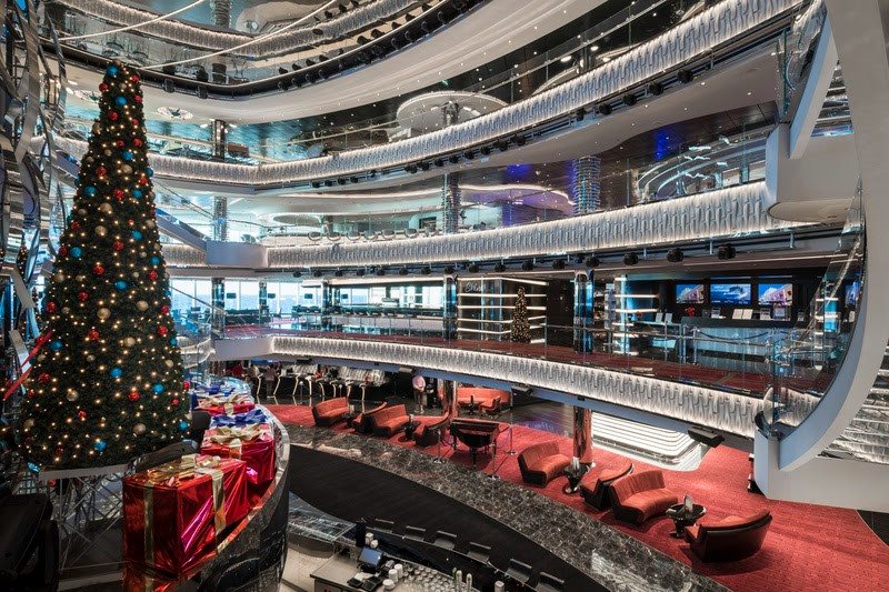 Cruzeiros de Natal contam com decoração temática, programação exclusiva e experiências gastronômicas diferenciadas