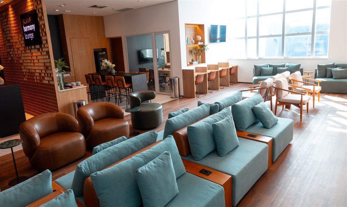 Sala vip reúne áreas de convivência e descanso, gastronomia, bebidas, espaços para trabalho e sala de reuniões