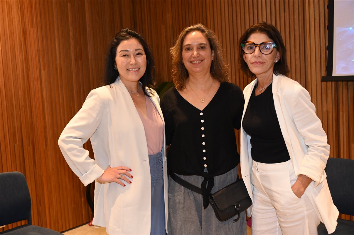 Mayra Iguchi e Ligia Danesi, da Hip, com Tati Isler, da TI Comunicação