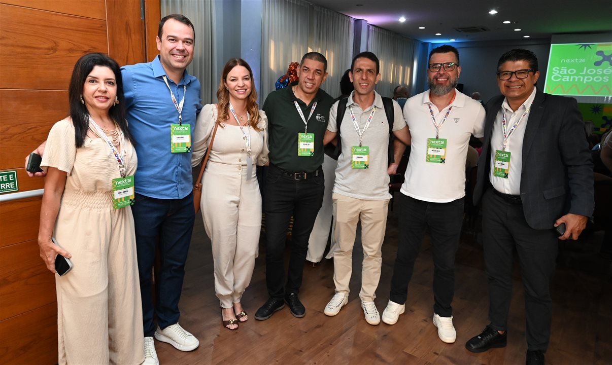 Carla Nobrega, da Voare Turismo, Carlos Brito, da Ancoradouro, Juliana Lima, da Lusanova, Edvaldo Kju, da EHTL, e William Silva, da Skyteam
