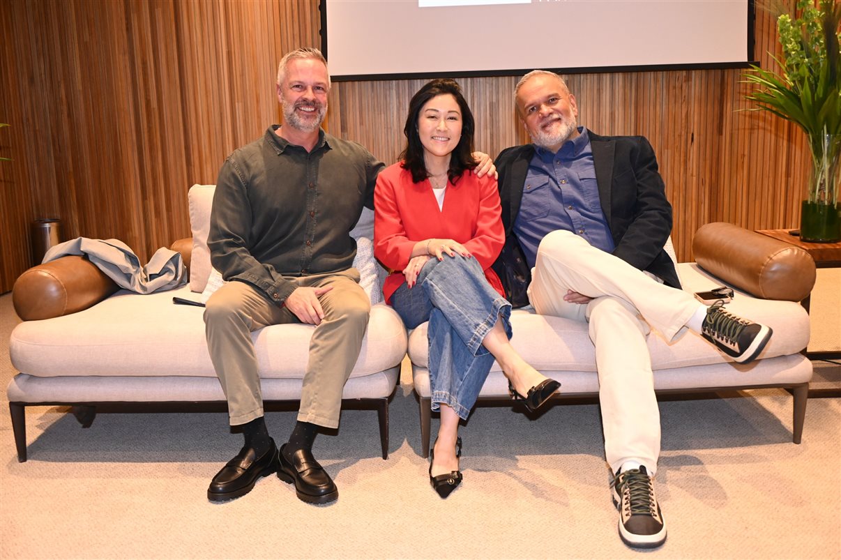 Simon Mayle, da ILTM, Mayra Iguchi, da Hip, e Artur Luiz Andrade, da PANROTAS