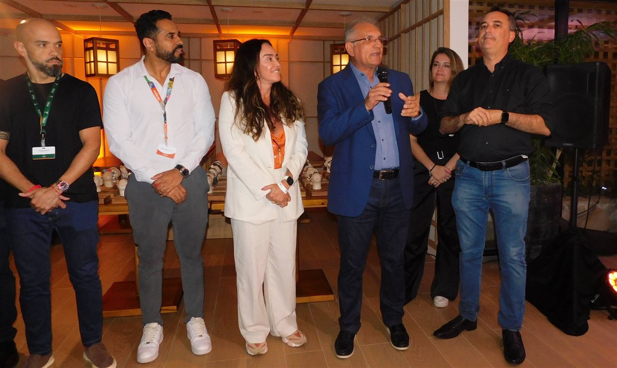 Thiago Souza, Diego Santos, do Tauá, Christiane Teixeira, da Luck Receptivo, Vital Costa, secretário de Estado do Turismo e do Desenvolvimento Econômico da Paraíba, Ana Elisa Facchinato, da Visual Turismo, e Ferdinando Lucena, da PBTur