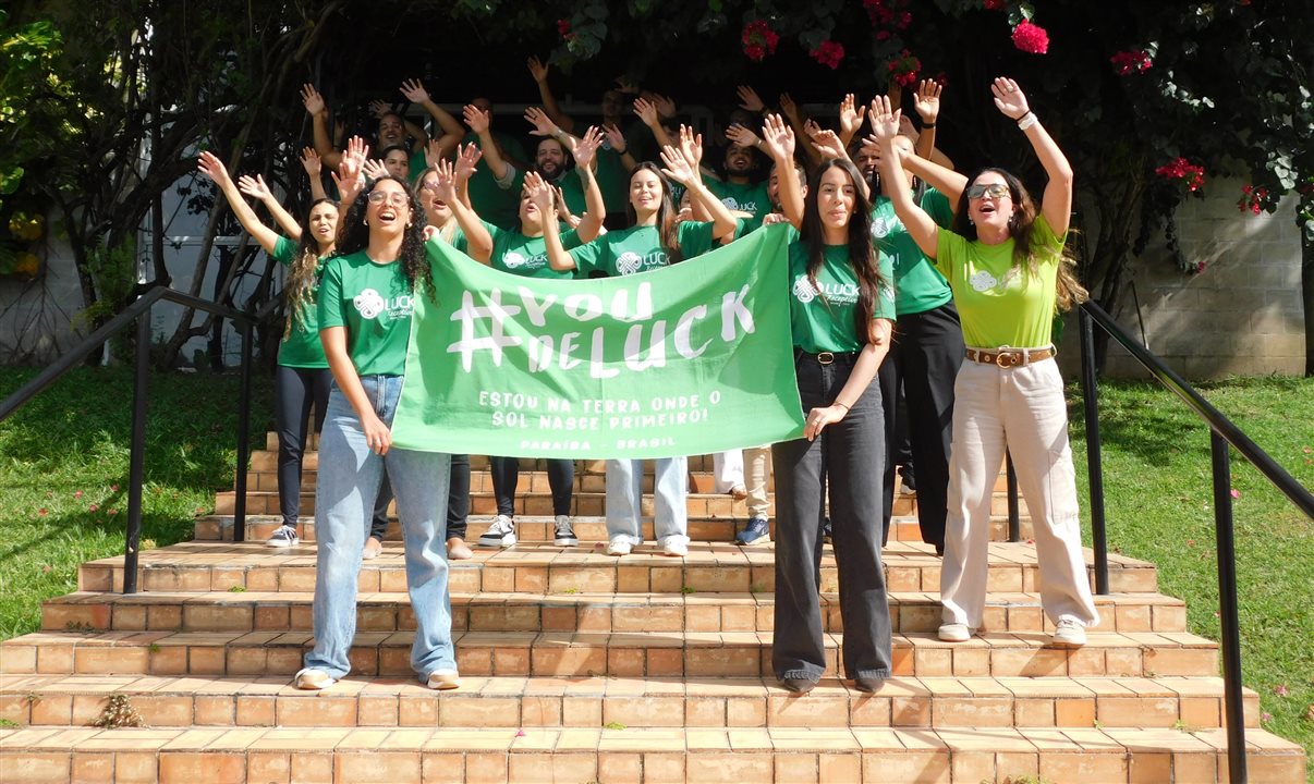 Equipe da Luck Receptivo, liderada por Christiane Teixeira, recepciona agentes de viagens na sede da empresa na Paraíba
