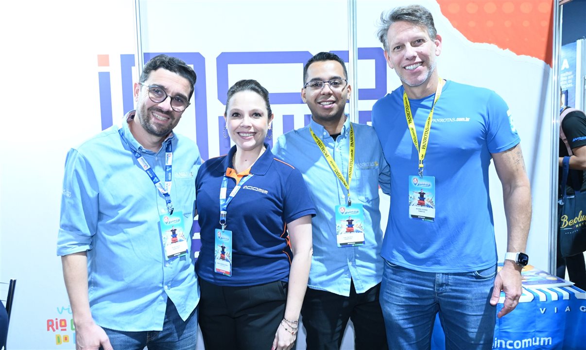 Marília de Melo, da Incomum, com Renato Sousa, João Santana e Ricardo Sidaras, da PANROTAS