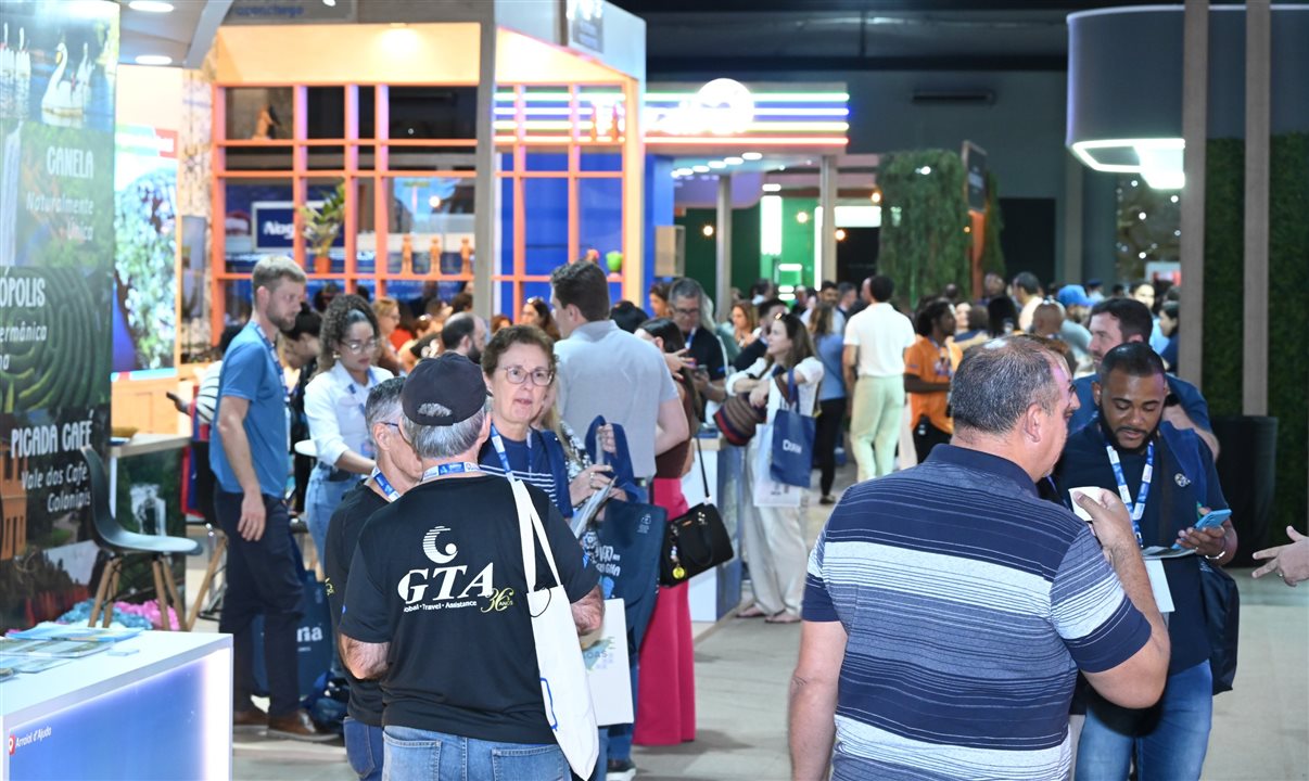 Agentes visitam estandes da 28ª Avirrp
