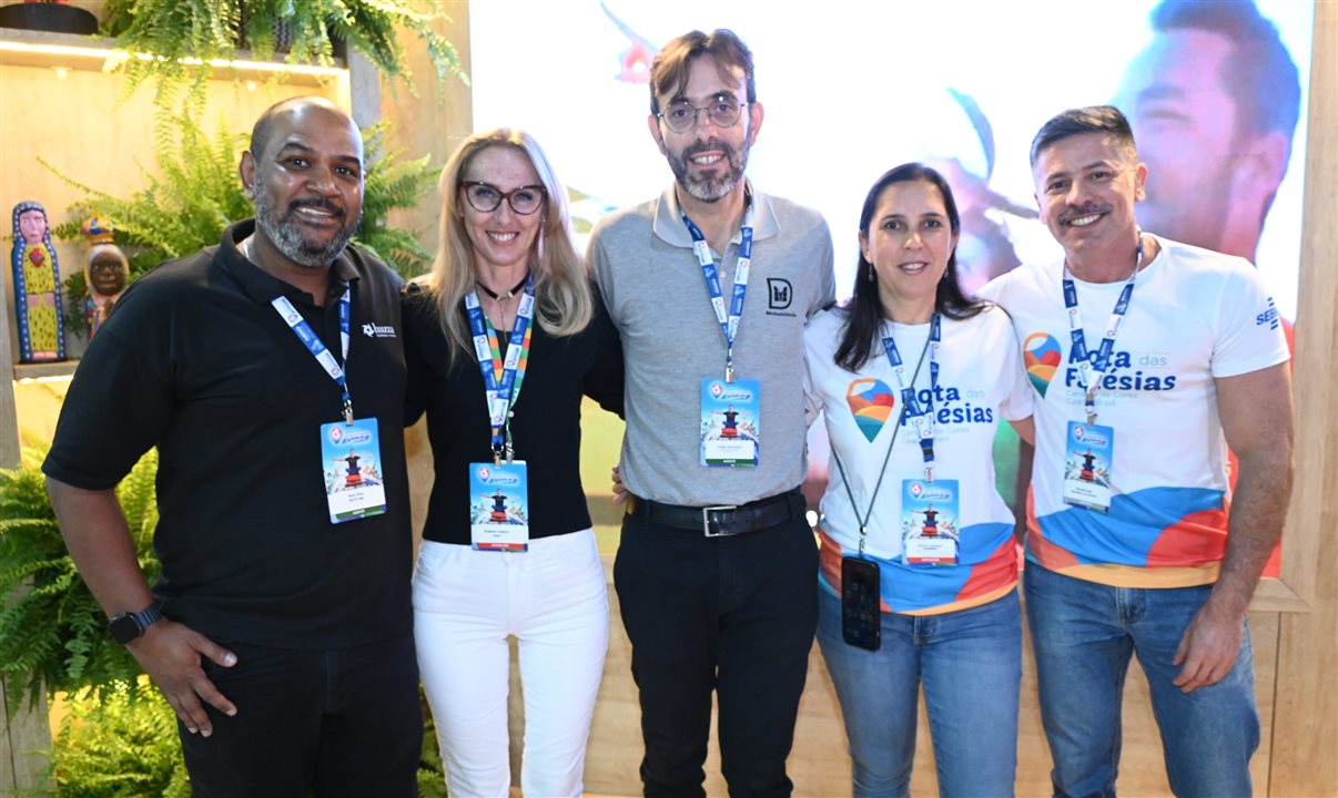 Denis Alves, Elisabetta Casaccia, Daniel Machado, Renata Ferranti e Wendell Rola, no estande do Ceará