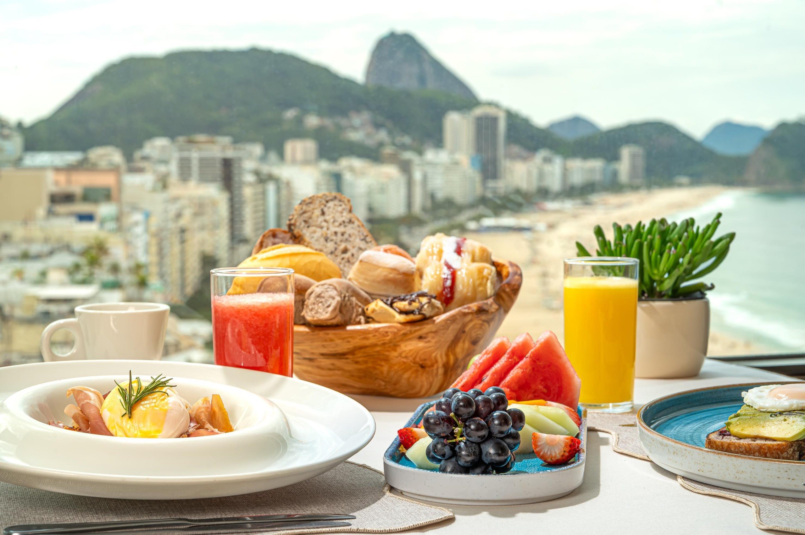 Os hóspedes das suítes Oceânicas e Presidencial passam a ter acesso a um café da manhã servido na cobertura