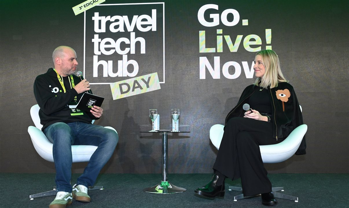 Alexandre Cordeiro, do Travel Tech Hub, e Rafaela Rezende, da Decolar