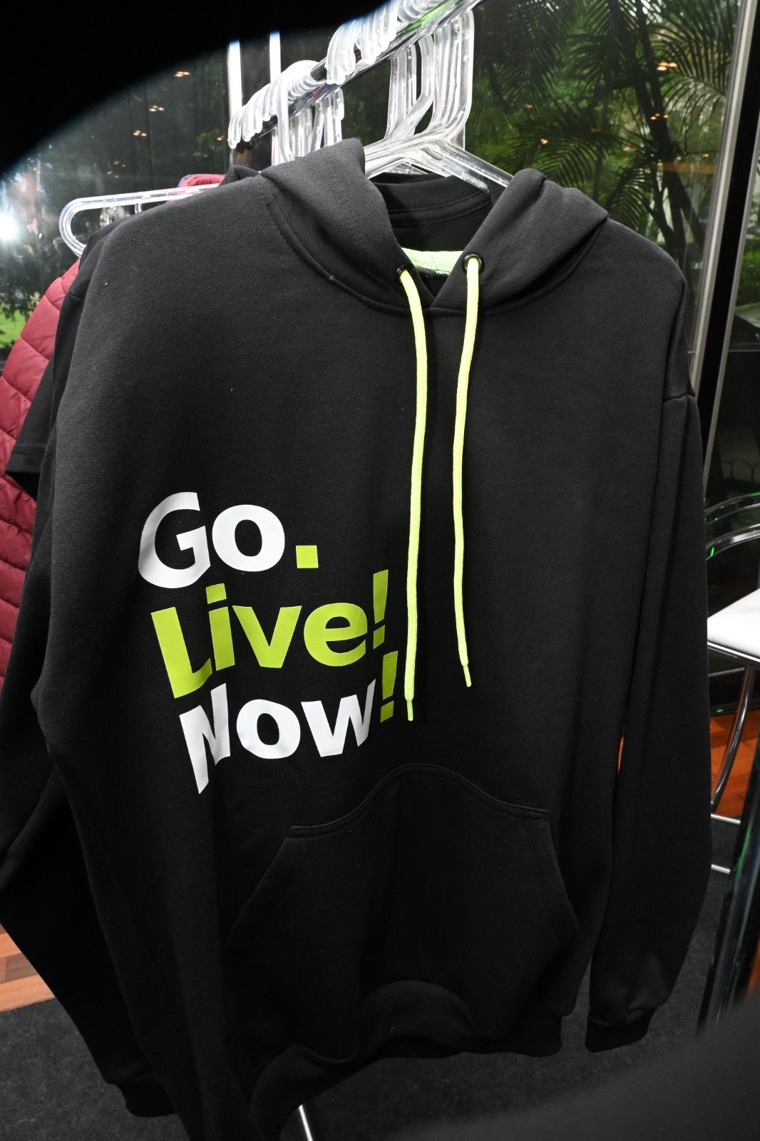 Uma das peças à venda no evento: o moletom Go. Live! Now!