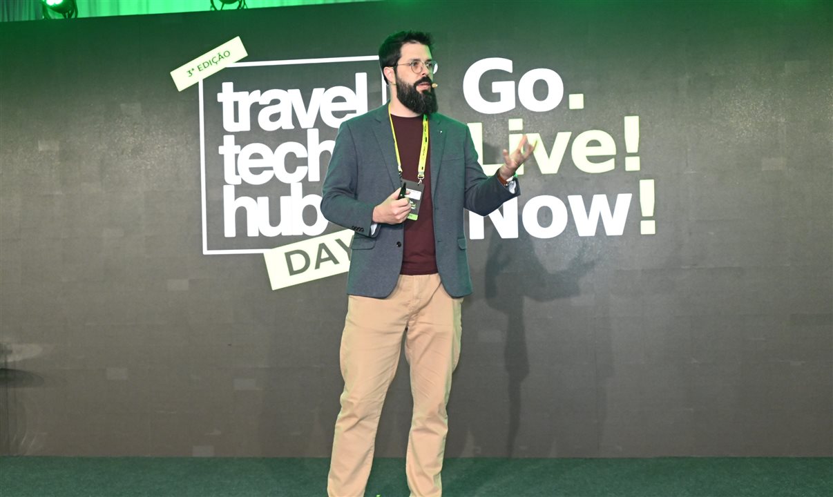 Jonatas Bernhard de Souza fala ao público do Travel Tech Hub Day 2026