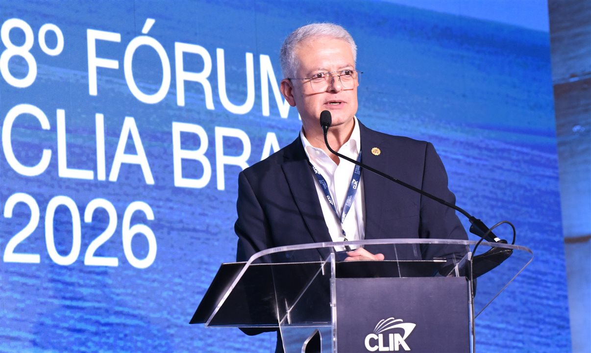 André Pousada, da Royal Caribbean, no palco do Fórum Clia Brasil