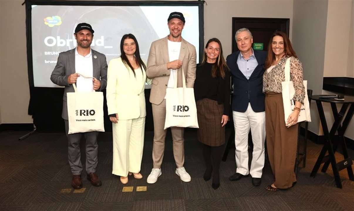 Fábio Montanheiro, gerente de Inteligência de Dados e Competitividade da Embratur; Alexandra Bueno, presidente do Conselho Curador do Visit Rio; Bruno Reis, presidente da Embratur; Roberta Werner, diretora executiva do Visit Rio; Luiz Strauss, presidente executivo do Visit Rio e Carolina Mascolin, gerente geral do JW Marriott Rio de Janeiro
