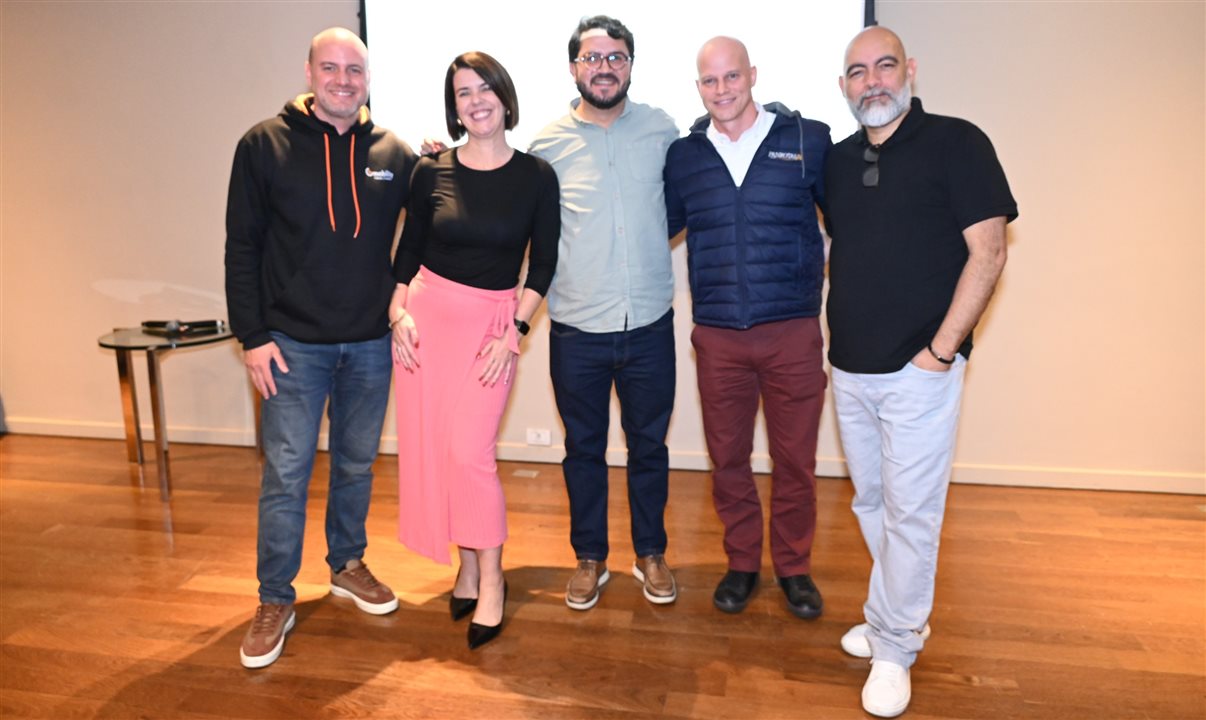 Alexandre Cordeiro, Michelle Tonon, Artur Oliveira, da Mobility, José Guilherme Alcorta, da PANROTAS, e Jean Cruz, da Mobility
