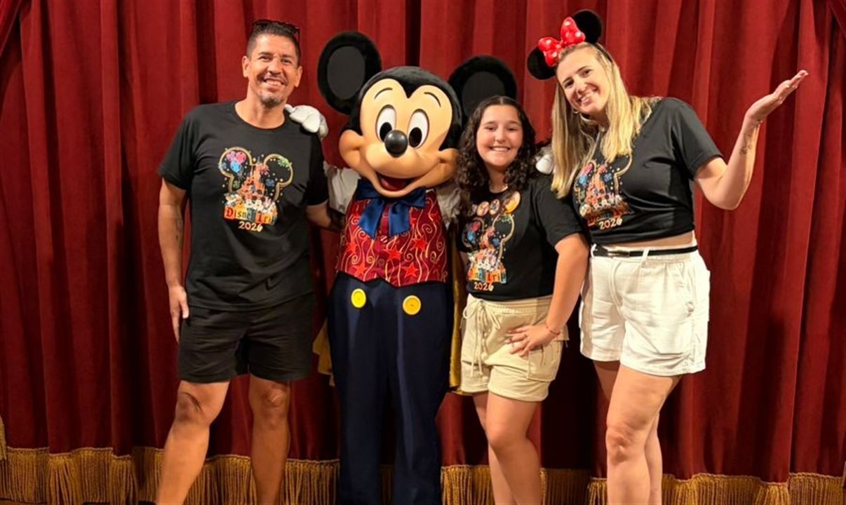 Rogers Tech, Giovanna Tech e Ana Luiza Tech em viagem para a Disney realizada em abril de 2026 