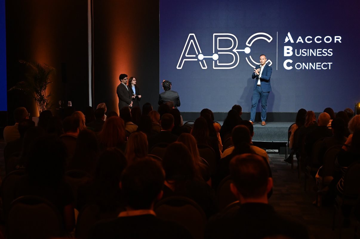 Marcus Simões durante a abertura do Accor Business Connect
