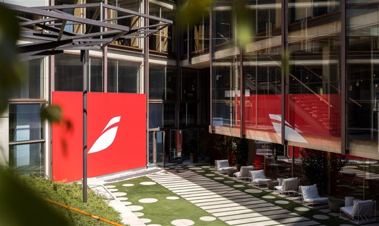 Os visitantes poderão vivenciar, em terra, a experiência a bordo de um Airbus A350, conhecer a nova sala Emerald Lounge e descobrir os novos destinos da companhia aérea por meio da inteligência artificial