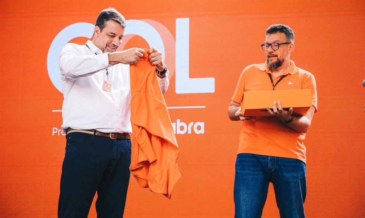 Novo CEO recebeu uma camisa da Gol de presente de Albert Pérez, presidente e COO da companhia