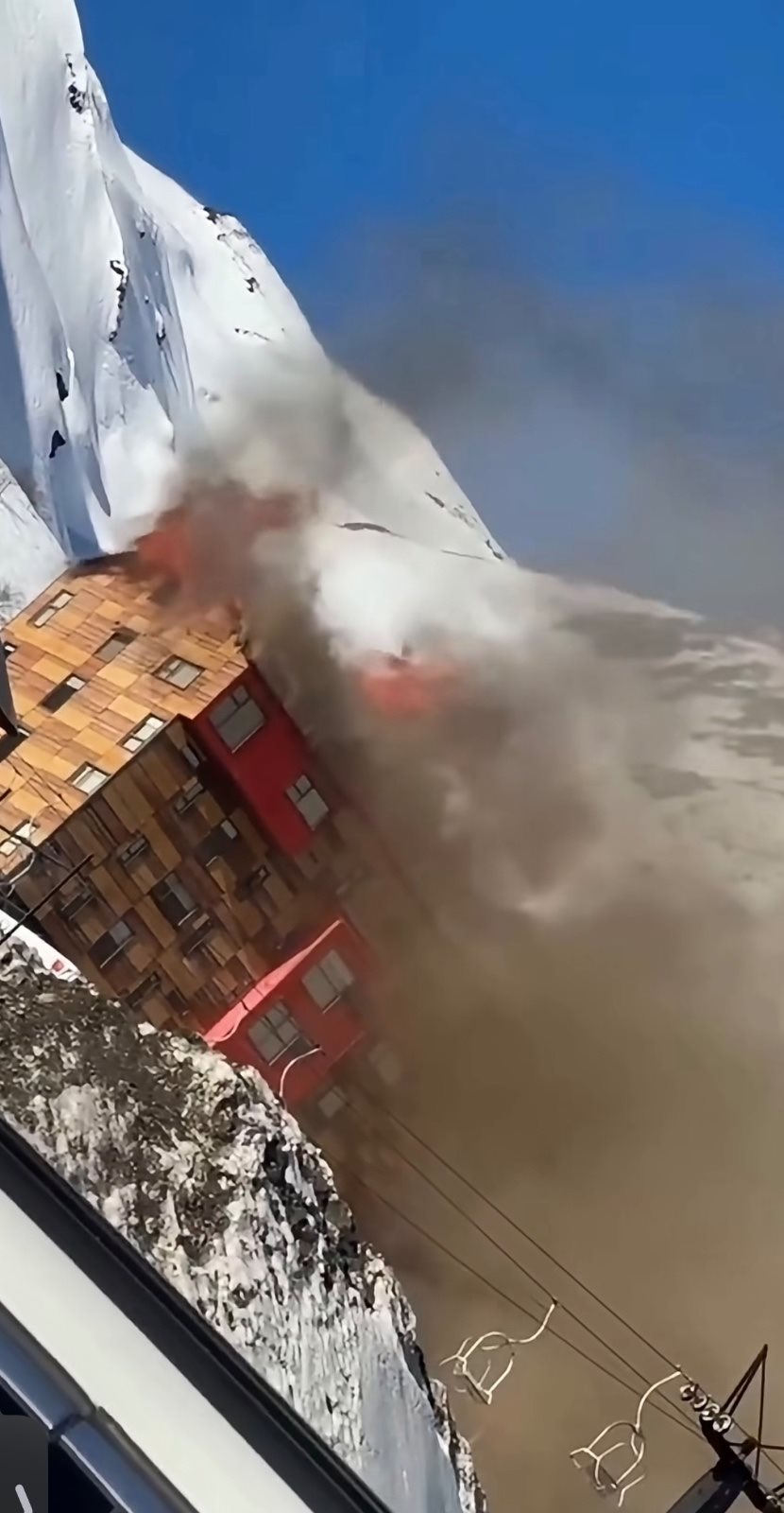 Imagens nas redes sociais mostram o incêndio ocorrido no Hotel Alto Nevados