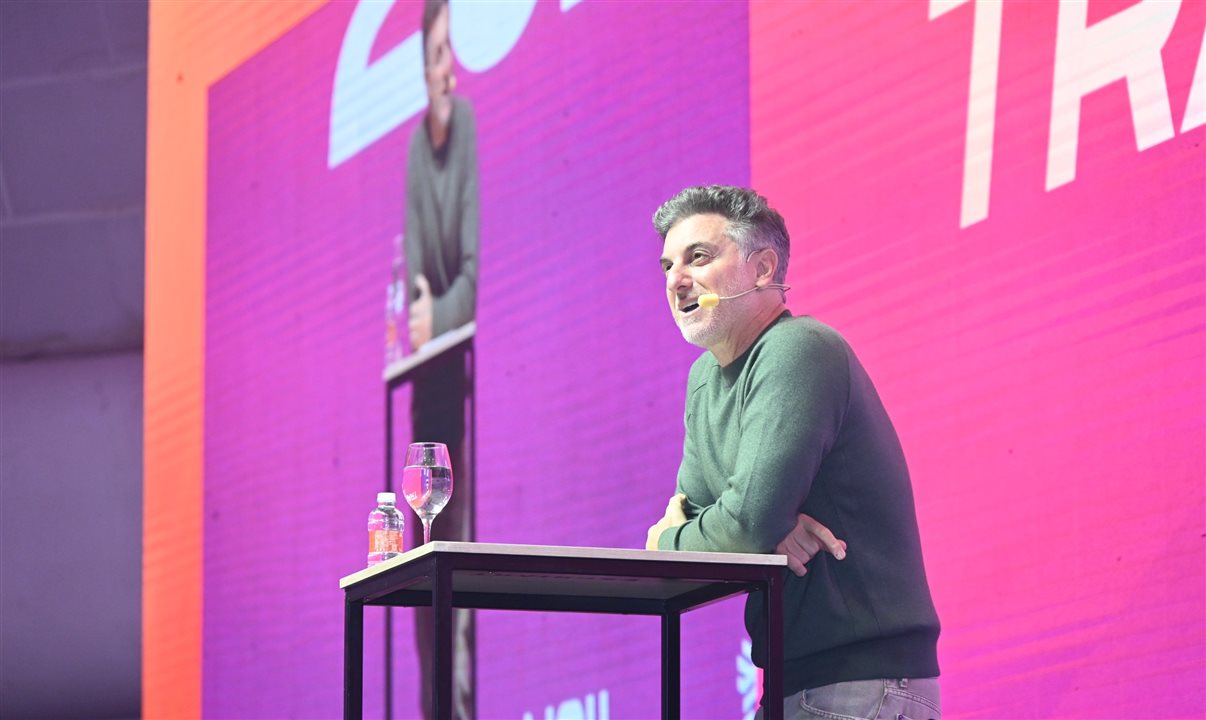 Luciano Huck no palco do Travel Connect 2026