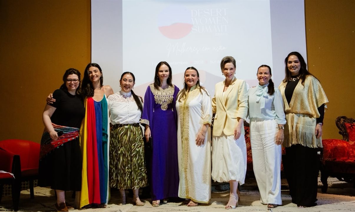 Janaína Araújo com participantes do Desert Women Summit Brasil 2026