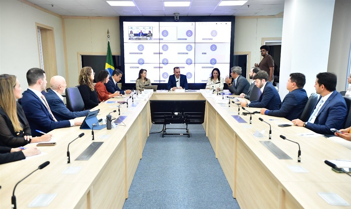 Reunião sobre reforma tributária reúne representantes de Estados e municípios com entes do setor