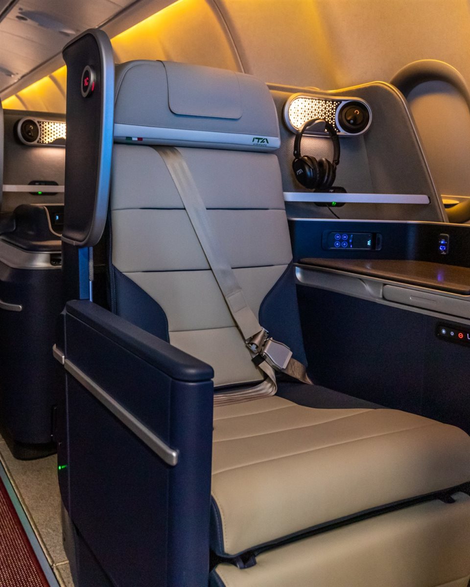 No mercado doméstico, a ITA Airways conecta os passageiros a todas as principais cidades italianas, permitindo que os viajantes internacionais que chegam a Roma Fiumicino alcancem facilmente seus destinos desejados