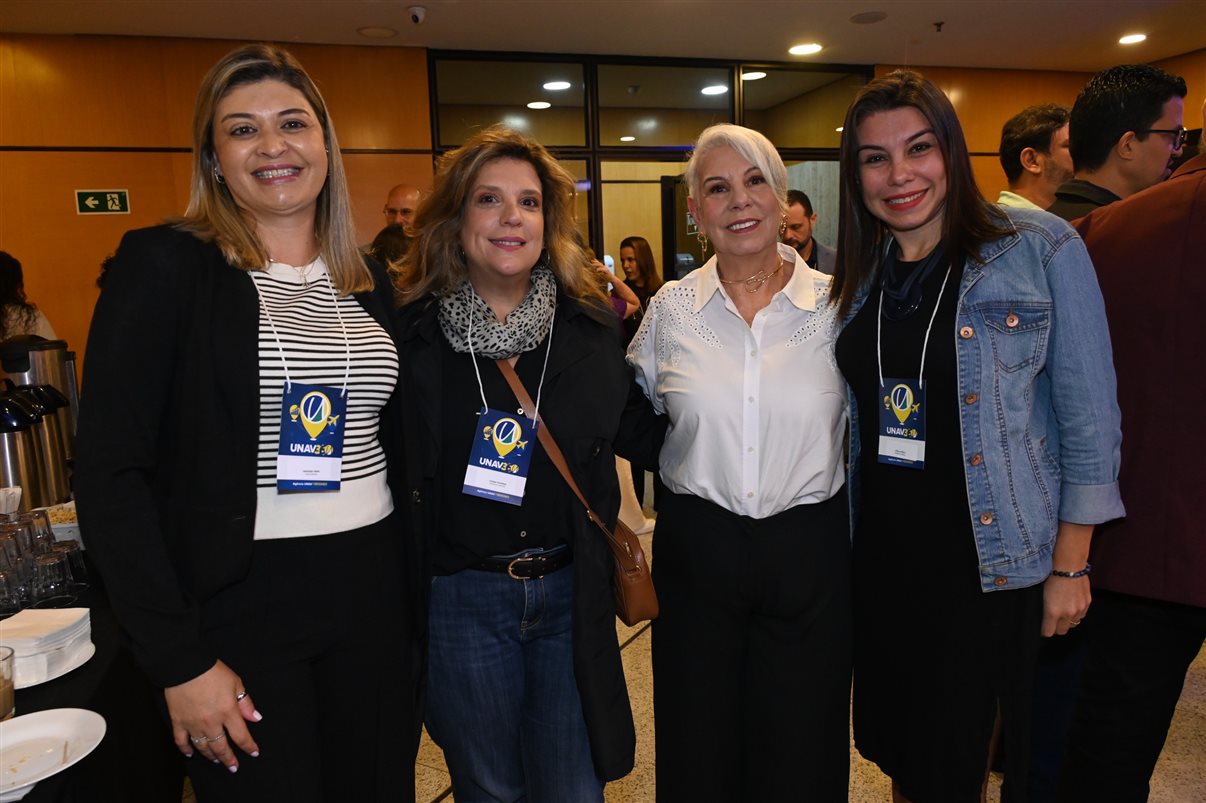 Vanessa Hara, da Hara Viagens, Cassia Pompeia, da Passaggio Viagens, Ines Melo, da Unav, e Stella Melo, da Stanfer Turismo