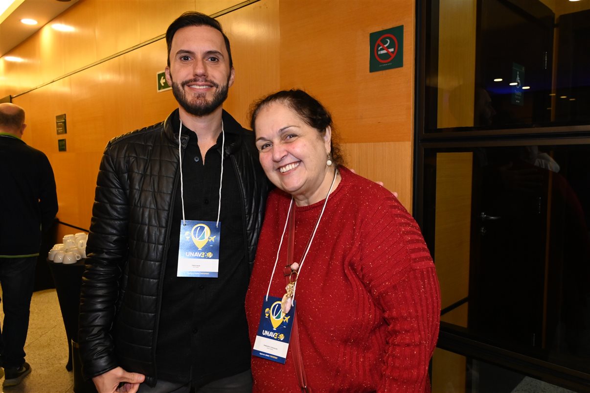Tiago Silva, da Yag Travel, e Margarete Gonçalves, da Magg Turismo