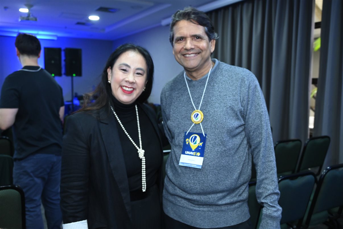 Renata Yano com Adriano Pereira, da Unav