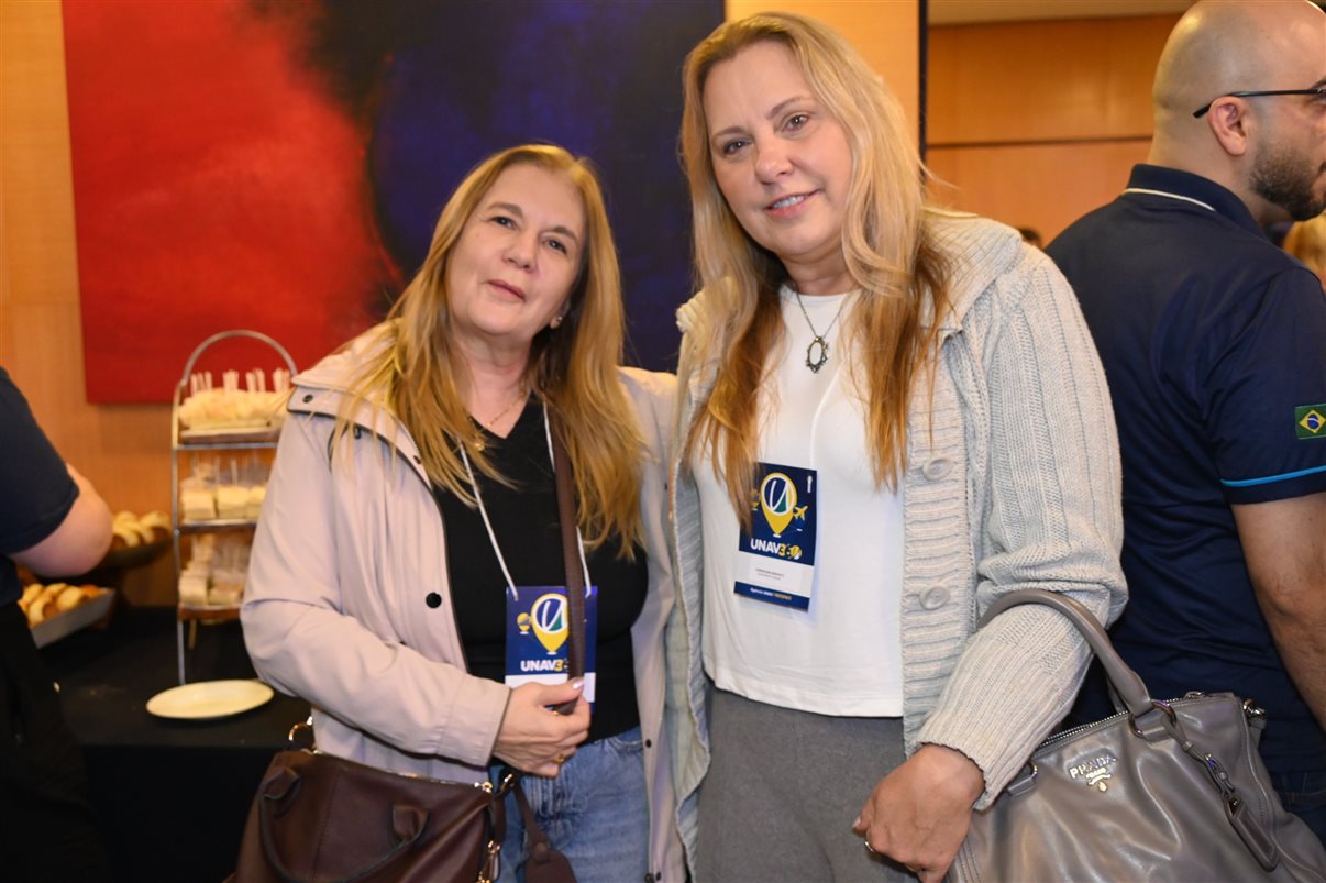 Claudia Carvalho, da Online Com O Mundo, e Christiane Benfatti, da CB Viagens