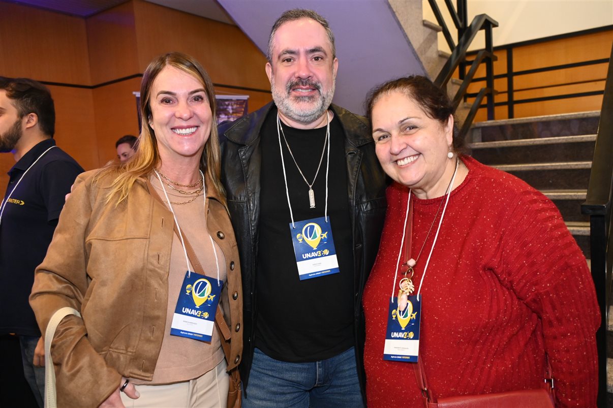 Mônica Narduzzo, da Jully Tour, Sergio Dias, da Union Divers, e Margarete Gonçalves, da Magg Turismo