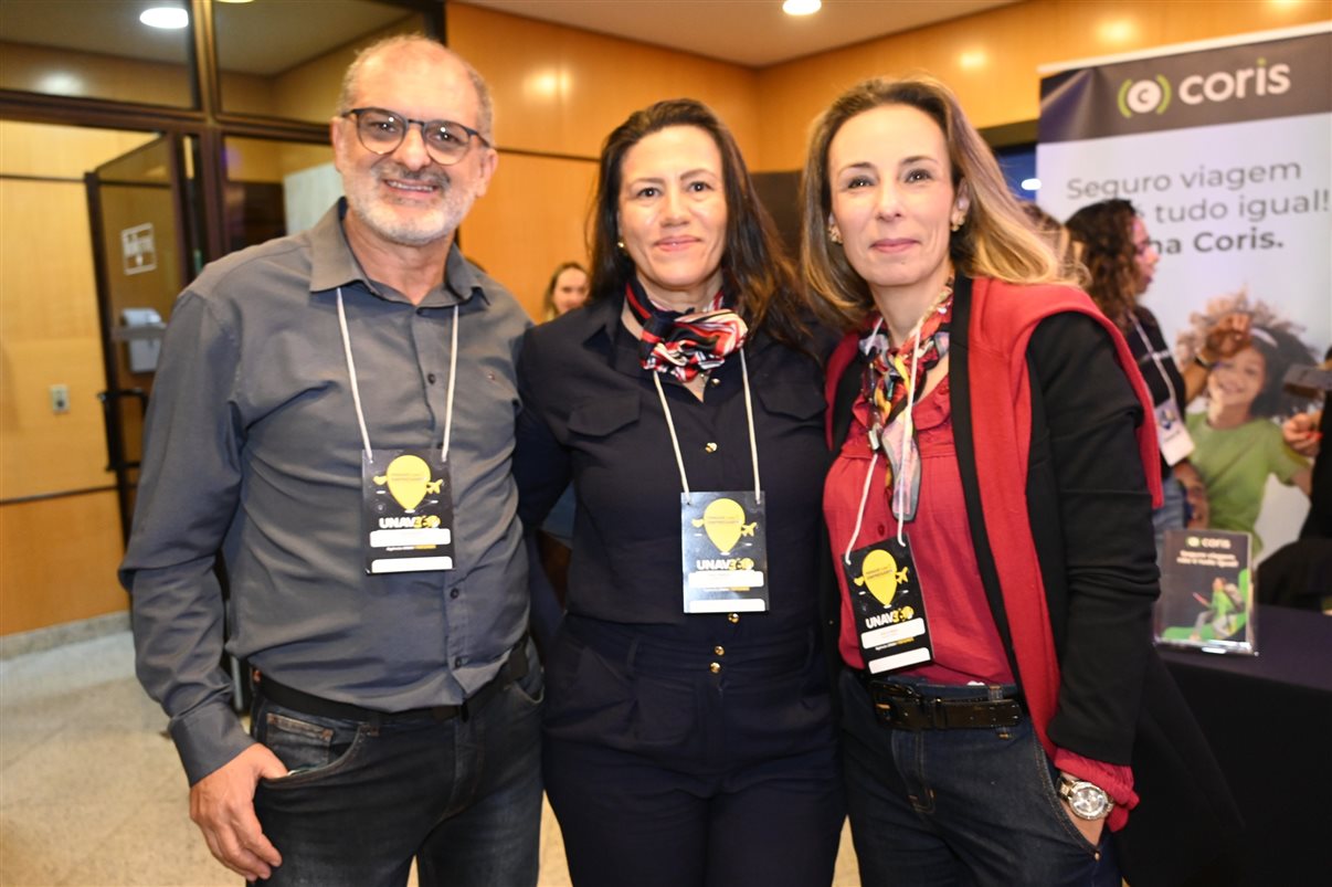 Elias Siqueira e Analu Ribeiro, da Eleven Viagens, e Stella Drago, da Airpass Turismo
