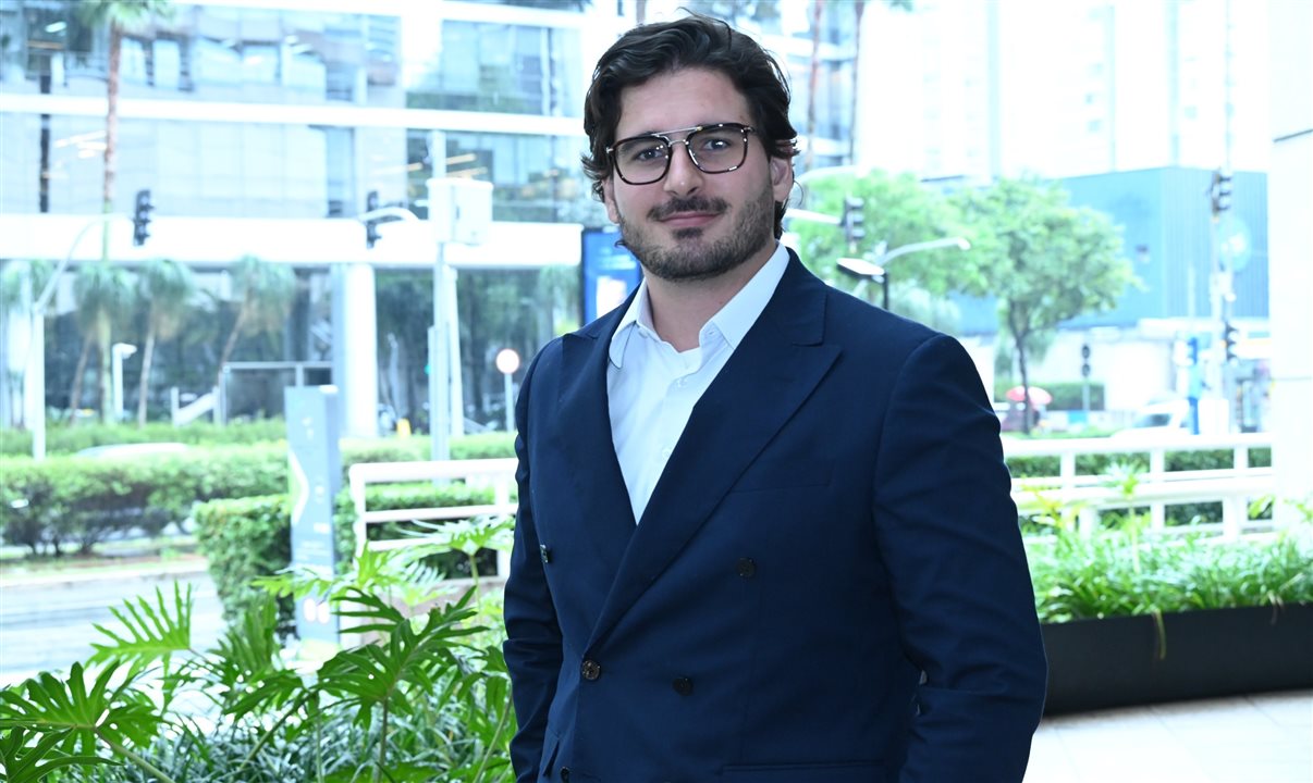 Leonardo Nezzo Volpatti, advogado especialista em Direito Tributário e com atuação em Direito do Turismo